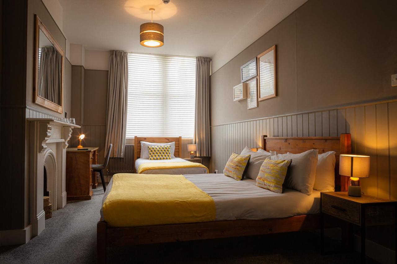 The Kings Head Bed & Breakfast Wye Bagian luar foto