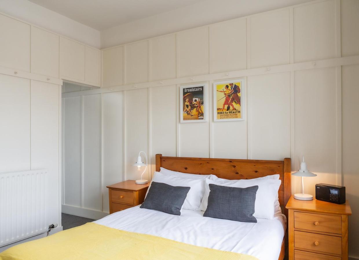 The Kings Head Bed & Breakfast Wye Bagian luar foto