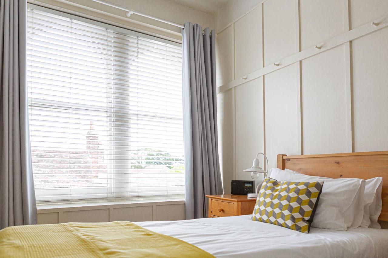 The Kings Head Bed & Breakfast Wye Bagian luar foto