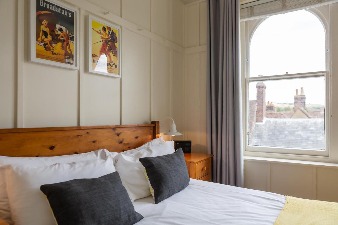 The Kings Head Bed & Breakfast Wye Bagian luar foto