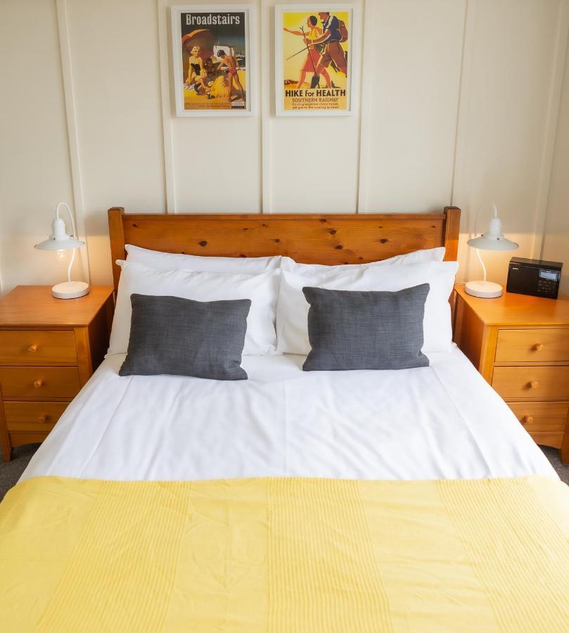The Kings Head Bed & Breakfast Wye Bagian luar foto