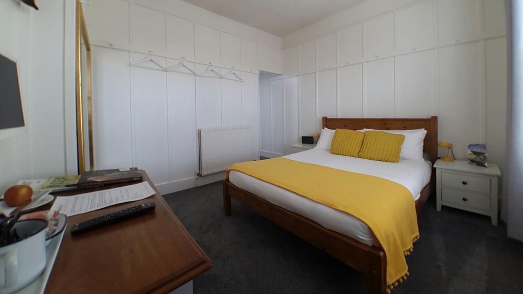 The Kings Head Bed & Breakfast Wye Bagian luar foto